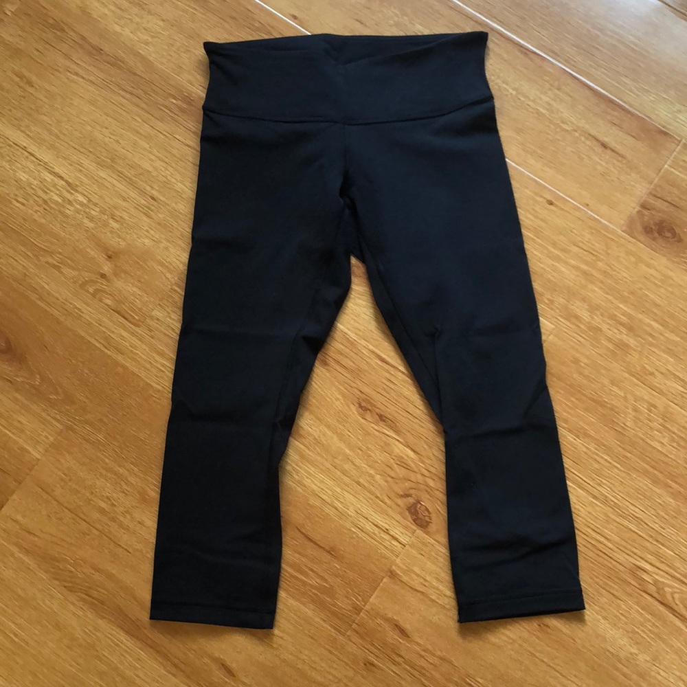 Lululemon Wunder Under - size 8 - cropped black